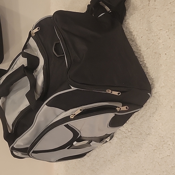 Duffle bag - Picture 3 of 9